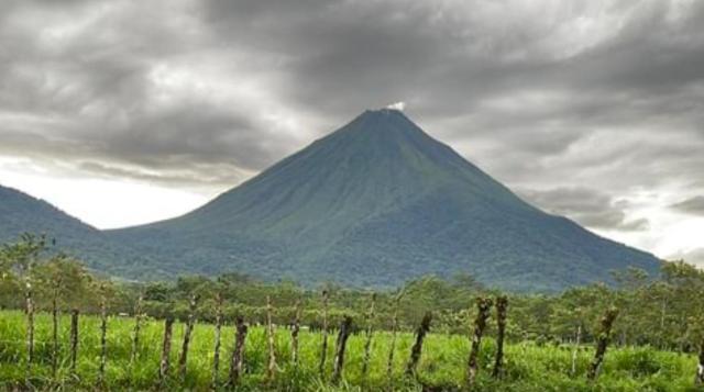 Sky Hostel La Fortuna Екстер'єр фото